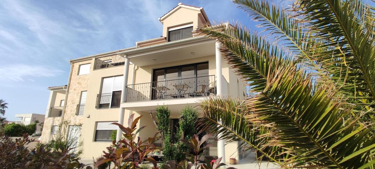 Appartments Akrapovic Vrsi Bagian luar foto
