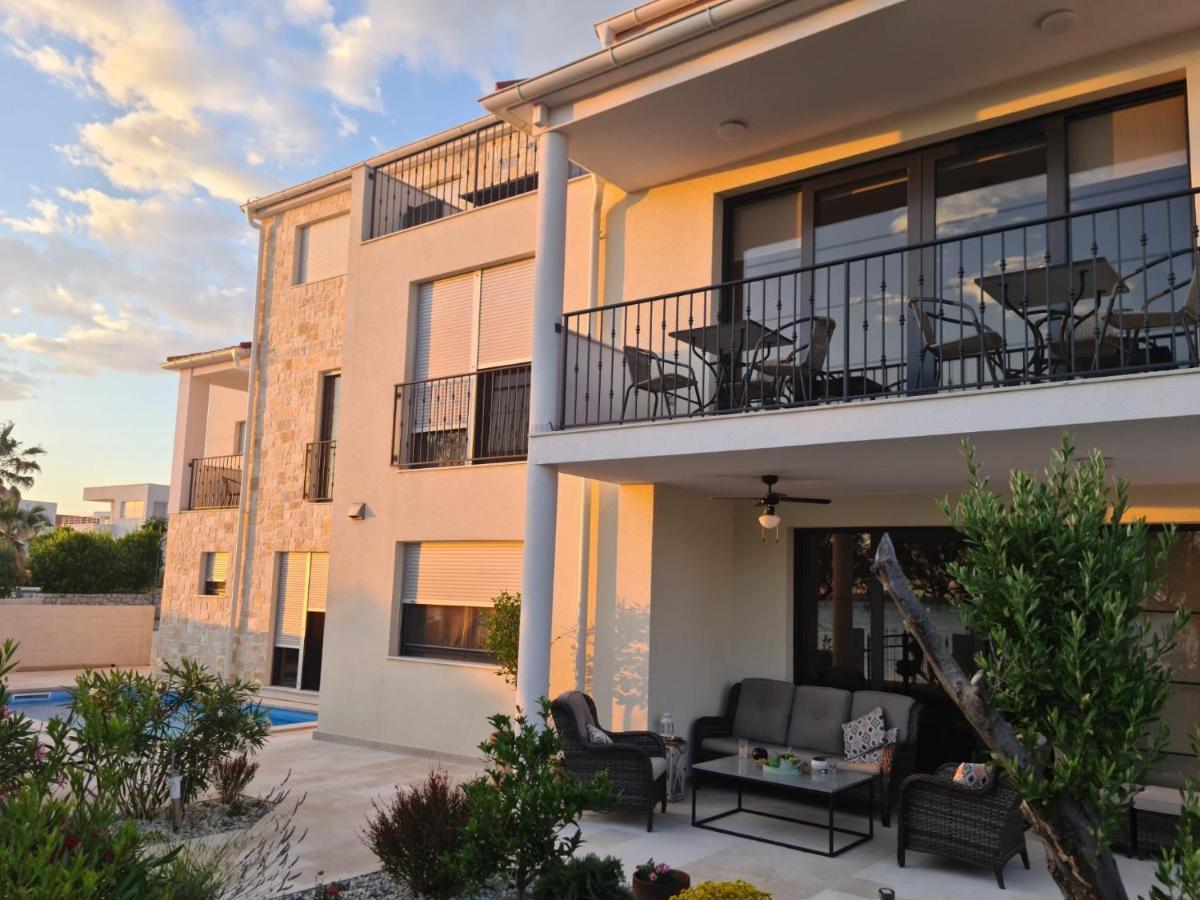 Appartments Akrapovic Vrsi Bagian luar foto