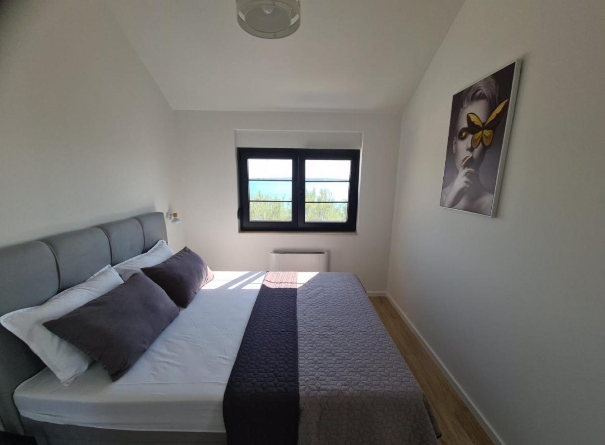 Appartments Akrapovic Vrsi Bagian luar foto