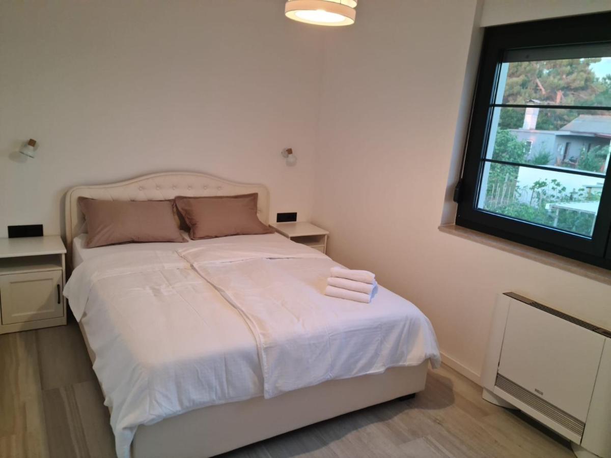 Appartments Akrapovic Vrsi Bagian luar foto