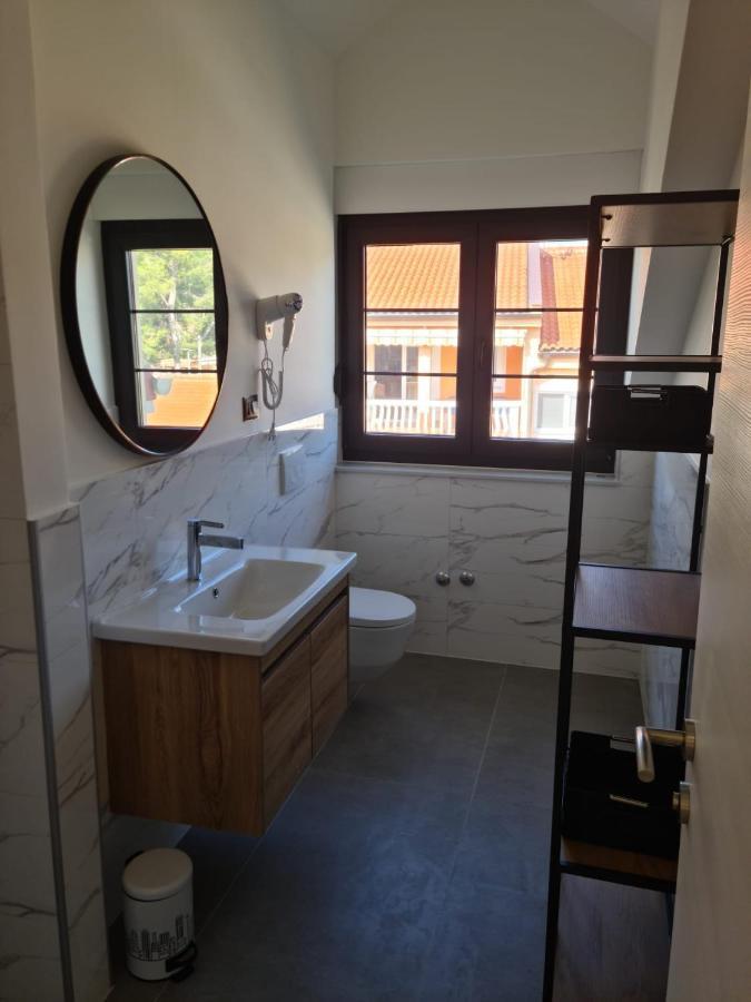 Appartments Akrapovic Vrsi Bagian luar foto