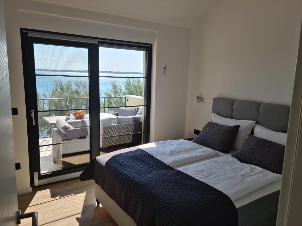 Appartments Akrapovic Vrsi Bagian luar foto